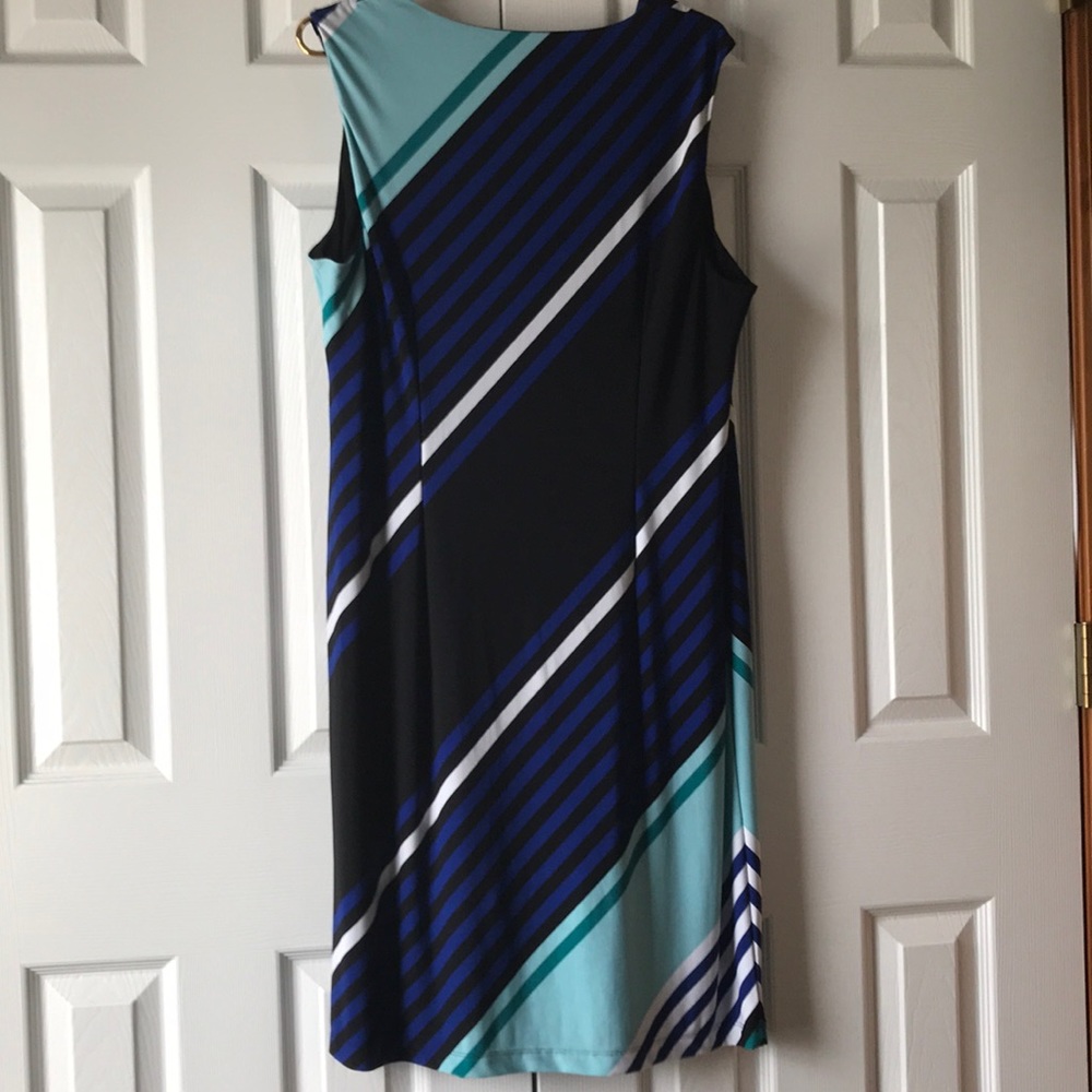 Dress - Picture 2 of 6